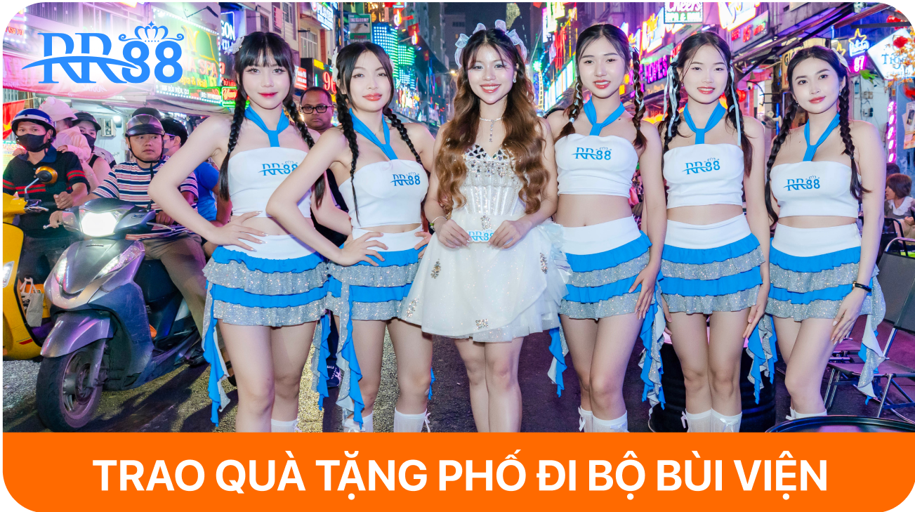 trao quà tặng phố đi bộ